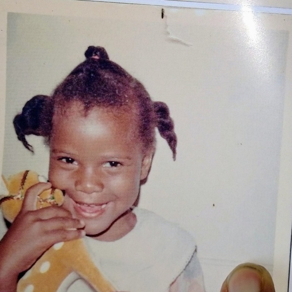 Meet your Posher, Kennya - Picture 1 of 1